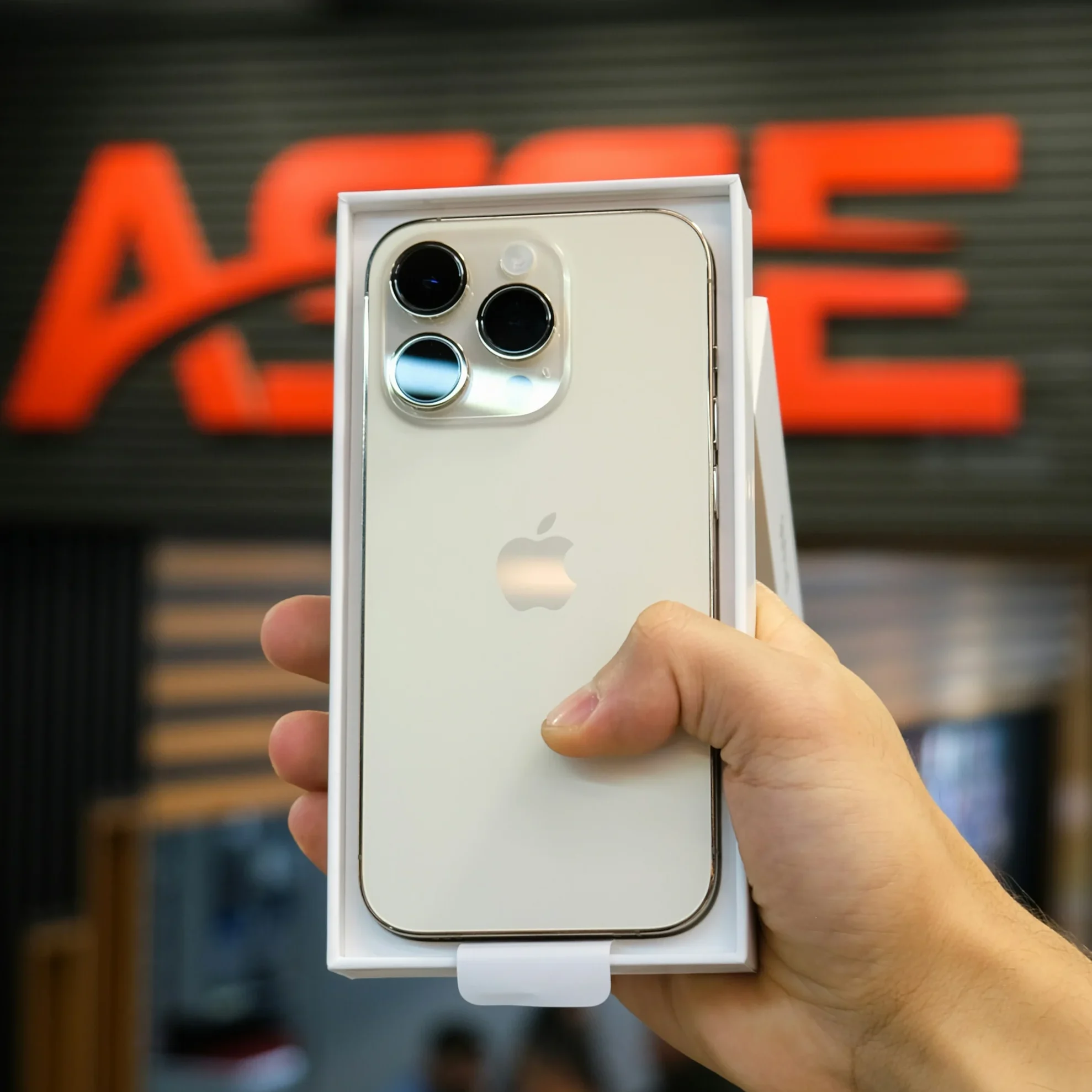 iPhone 16